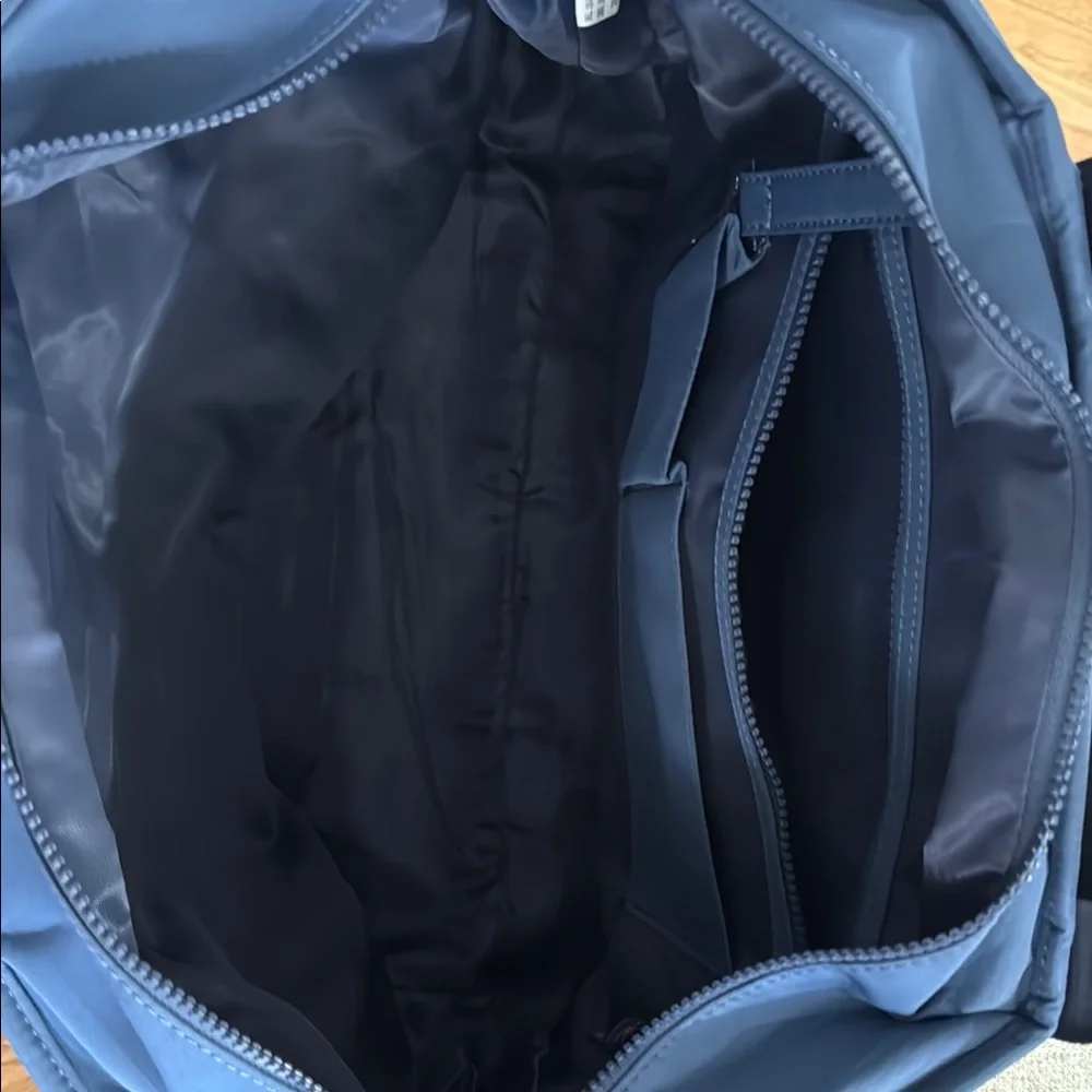 Vineyard Vines Blue and Red Duffel Bag